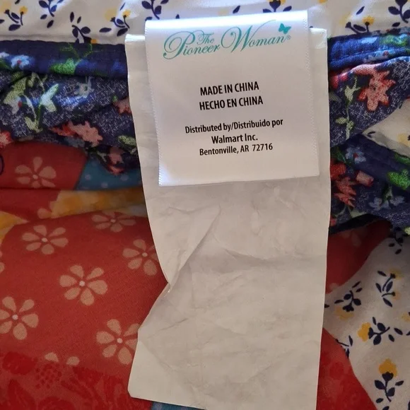 King Size Pioneer Women Comforter - Picture 2 of 3